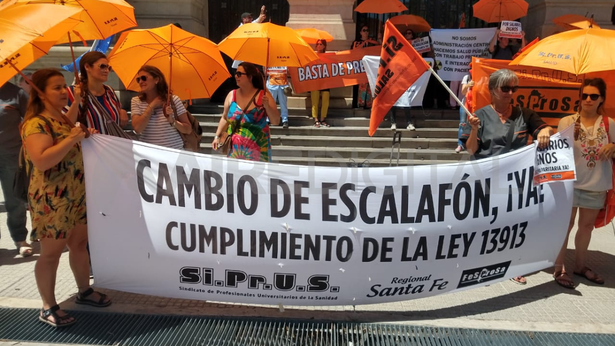 Uno de los reclamos centrales de los profesionales de la salud está relacionado con los cambios de escalafón.