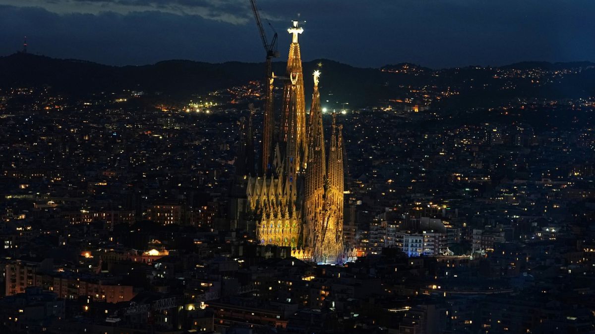El papa León XIV inauguró oficialmente la basílica de la Sagrada Familia en Barcelona tras más de 140 años de construcción.