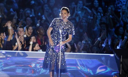Gal Gadot durante los premios MTV Video Music Awards en California, EE.UU., el 27 de agosto de 2017 Gal Gadot durante los premios MTV Video Music Awards en California, EE.UU., el 27 de agosto de 2017