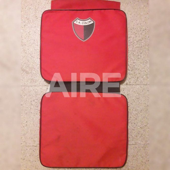 Almohadones similares a estos son los que se llevaron de la cancha auxiliar de Colón.