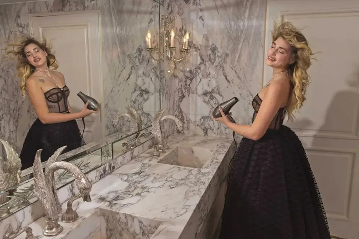 Marta Fort planea dedicarse al mundo del espectáculo y sueña con una carrera en la música.