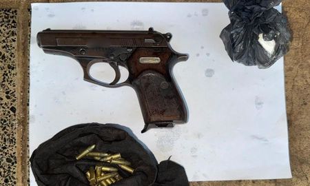 Durante el operativo de control en barrio 12 de Octubre secuestraron un arma, municiones y estupefacientes.