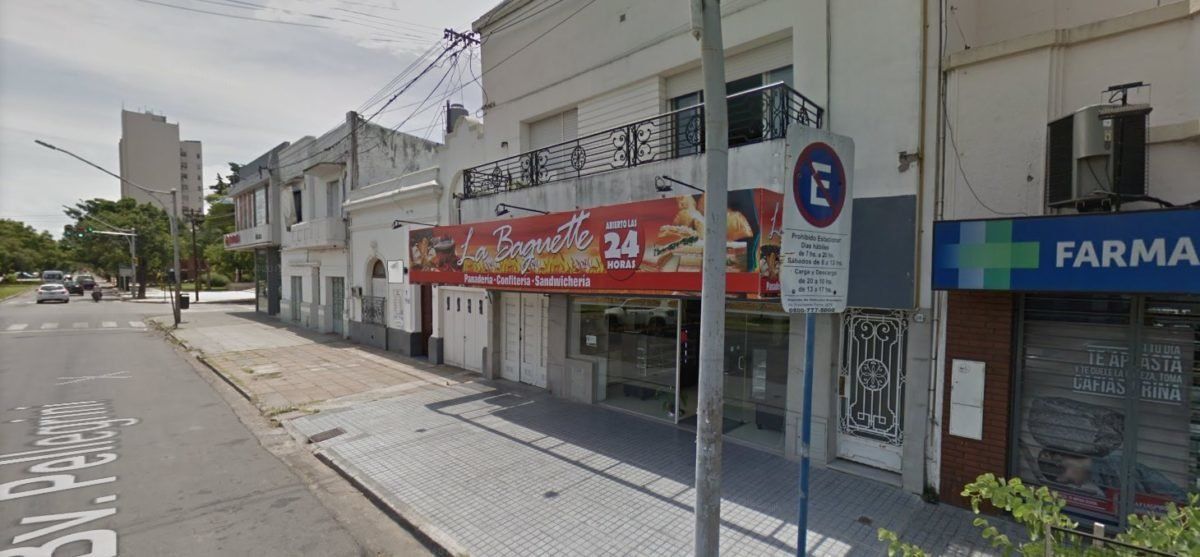 Un joven ingresó a robar a una panadería a mano armada y todo quedó registrado en las cámaras