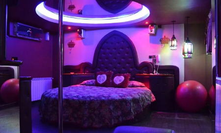Fueron a un hotel alojamiento y terminaron filmándose haciendo algo inesperado Fueron a un hotel alojamiento y terminaron filmándose haciendo algo inesperado