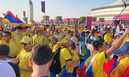 La pasión, el color y la emoción de los hinchas en las afueras del estadio Al Bayt La pasión, el color y la emoción de los hinchas en las afueras del estadio Al Bayt