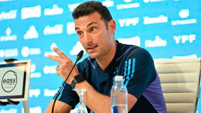 Scaloni participó en un curso de formación de entrenadores en la Argentina