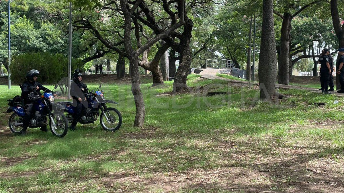 Policía de Santa Fe en la escena del hallazgo. Policía de Santa Fe en la escena del hallazgo.