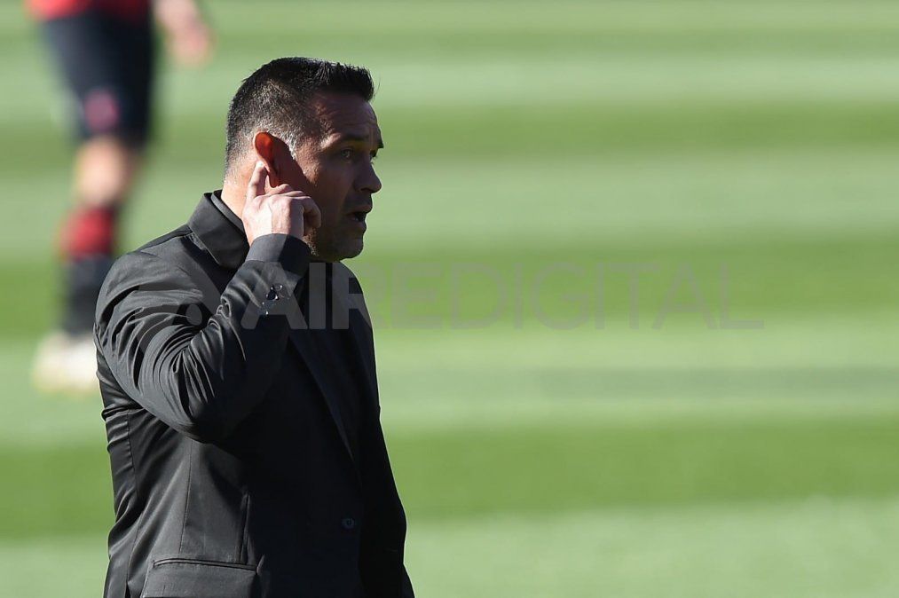 Fernando Gamboa dejará de ser entrenador de Newells en las próximas horas