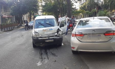 Producto del impacto, la camioneta sufrió un fuerte golpe en su frente, mientras que el Corolla registró daños en la zona de la puerta del conductor. Producto del impacto, la camioneta sufrió un fuerte golpe en su frente, mientras que el Corolla registró daños en la zona de la puerta del conductor.