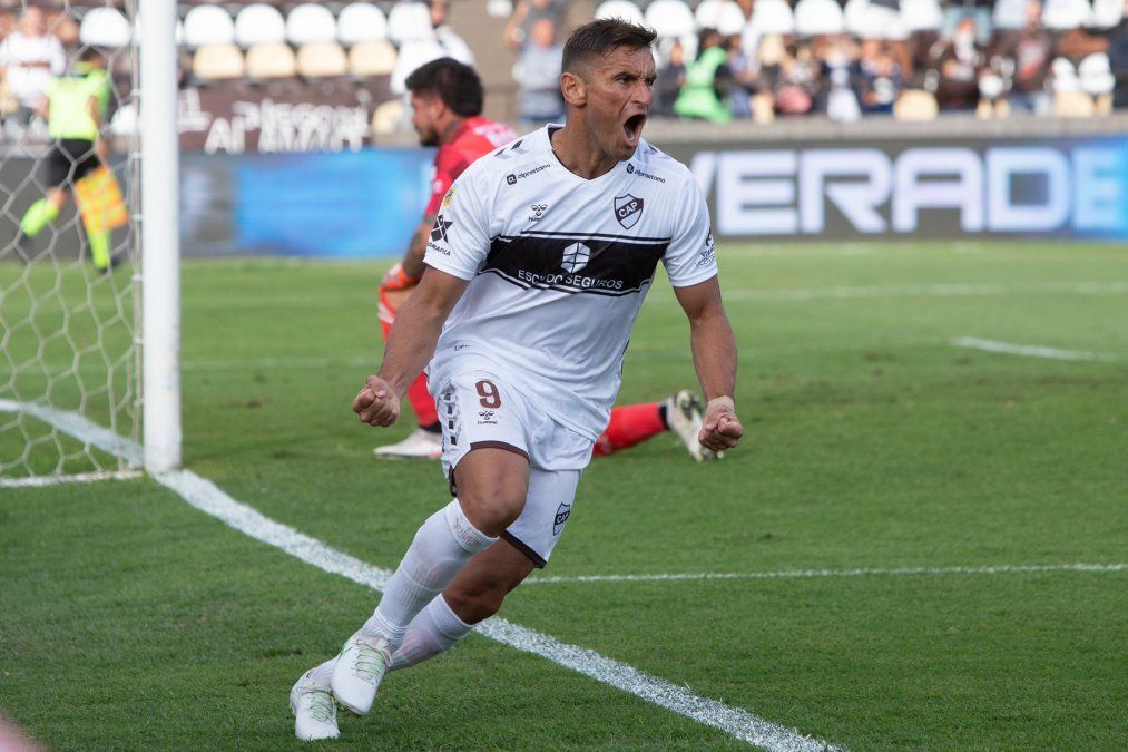 Platense afirmó su buen momento con un triunfo ante Sarmiento de Junín