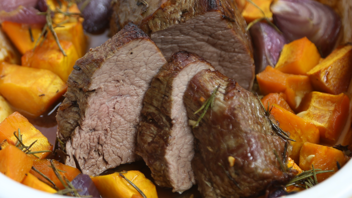 La carne al horno con verduras es una opción rica y fácil de hacer, perfecta para sorprender a toda la familia. La carne al horno con verduras es una opción rica y fácil de hacer, perfecta para sorprender a toda la familia.