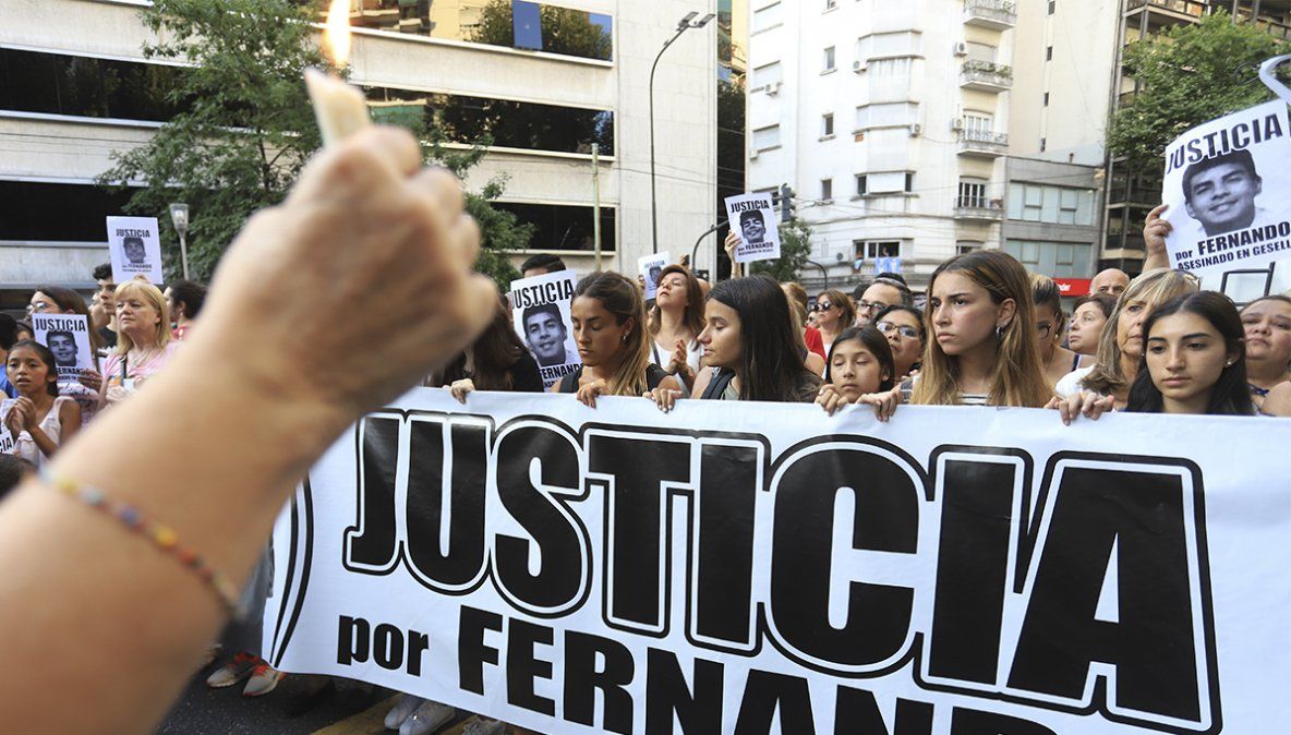 Familiares y amigos del joven Fernando B&aacute;ez Sosa