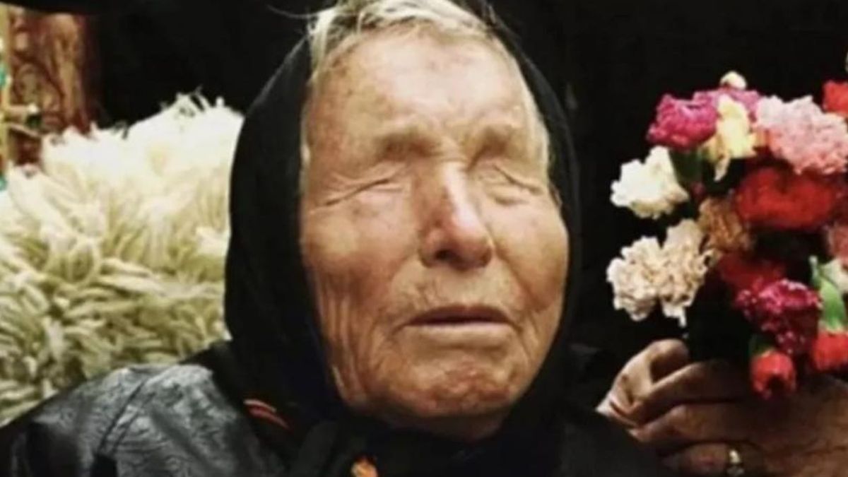 Vangeliya Pandeva Surcheva, más conocida como Baba Vanga, fue una mística, clarividente y herbolaria búlgara que pasó la mayor parte de su vida en Rúpite, área en las montañas Kozhuh en Bulgaria.