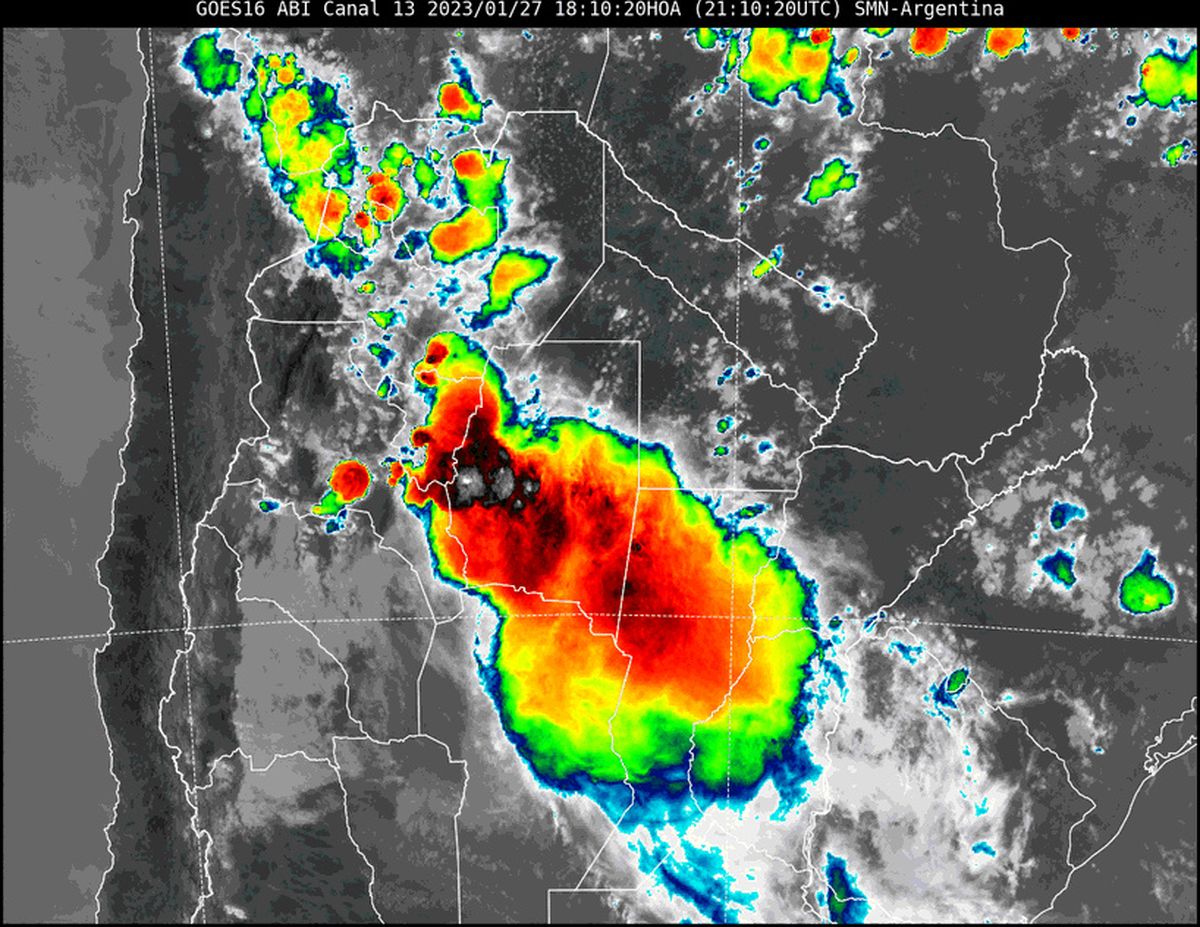 En la imagen satelital se observa nubosidad asociada a fuerte inestabilidad cubriendo el centro y norte de la provincia de Santa Fe.