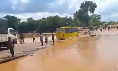 tragedia en kenia: viajaban en colectivo y murieron arrastrados por un rio tragedia en kenia: viajaban en colectivo y murieron arrastrados por un rio