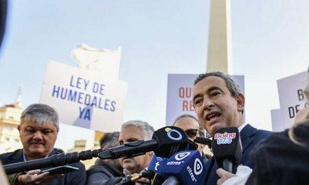 “Entendemos y hemos solicitado el mayor consenso posible, pero exigimos que terminen con las dilaciones especulativas”, reclamó el intendente rosarino. “Entendemos y hemos solicitado el mayor consenso posible, pero exigimos que terminen con las dilaciones especulativas”, reclamó el intendente rosarino.
