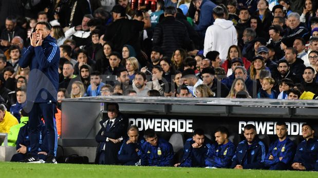 Lionel Scaloni en el triunfo de Argentina sobre Paraguay por 1-0.