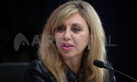 La senadora nacional destacó los protocolos puestos en práctica por el COVID-19 durante la votación en la provincia de Santa Fe. La senadora nacional destacó los protocolos puestos en práctica por el COVID-19 durante la votación en la provincia de Santa Fe.