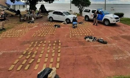 Más de 600 kilogramos de marihuana fueron secuestrados en dos operativos realizados en las últimas horas en las provincias de Corrientes y Misiones Más de 600 kilogramos de marihuana fueron secuestrados en dos operativos realizados en las últimas horas en las provincias de Corrientes y Misiones