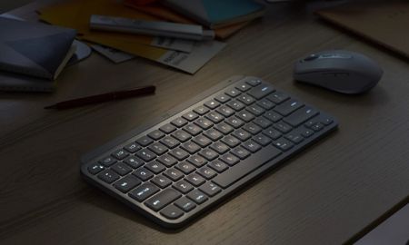 El Logitech MX Keys Mini dispone de un diseño compacto y teclas retroiluminadas.