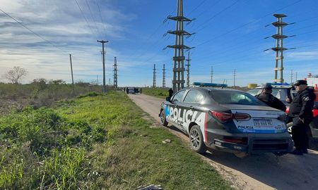 Policía e investigadores en el lugar donde fue encontrado el cadáver. Policía e investigadores en el lugar donde fue encontrado el cadáver.