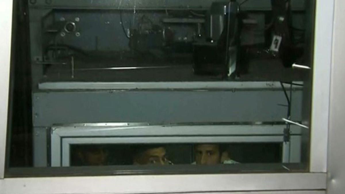 Jugadores de Boca quedaron atrapados en un ascensor en San Juan.