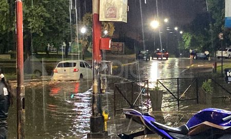 Los anegamientos en la rotonda de Colon son frecuentes cada vez que llueve en Santa Fe. Los anegamientos en la rotonda de Colon son frecuentes cada vez que llueve en Santa Fe.