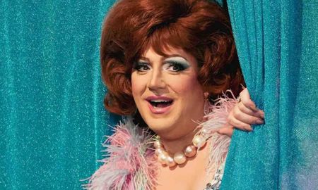Damián Betular se transforma en Edna Turnblad, la mamá más querida de Hairspray, en la nueva apuesta musical dirigida por Fer Dente. Damián Betular se transforma en Edna Turnblad, la mamá más querida de Hairspray, en la nueva apuesta musical dirigida por Fer Dente.