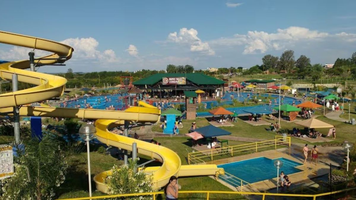 Las aguas de Federación emergen con propiedades químicas que ayudan a la relajación muscular, posicionando al complejo como el centro terapéutico más importante del Litoral.