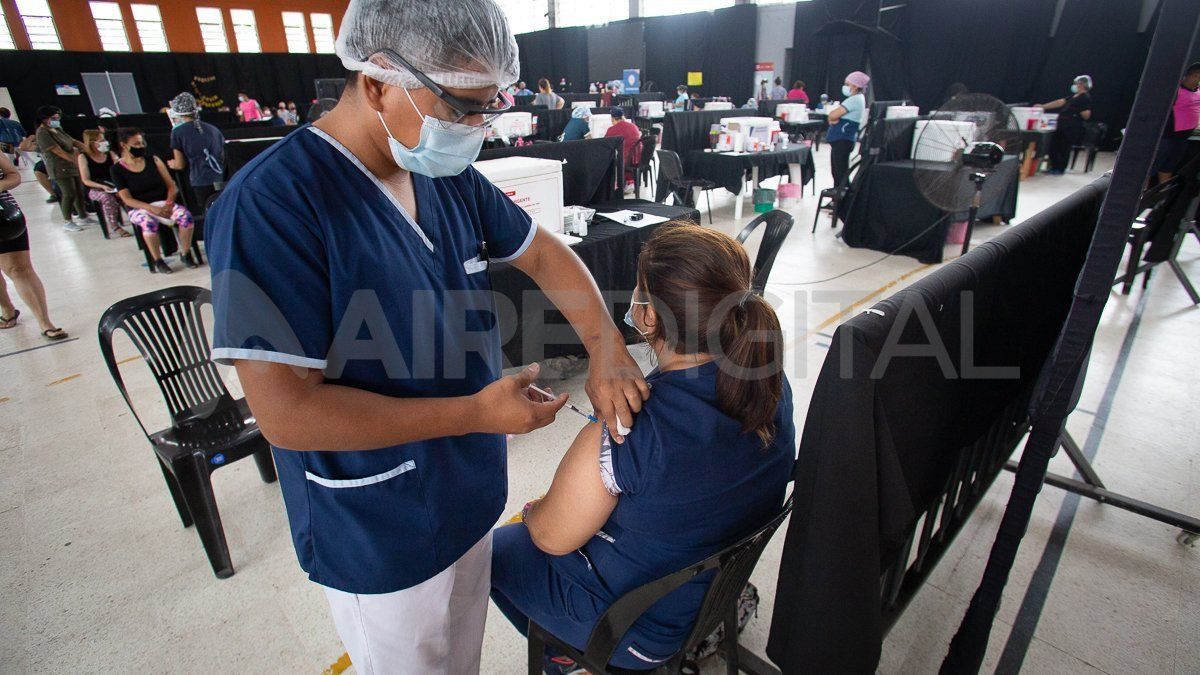 El Ministerio de Salud confirmó que se aplicará la cuarta dosis de vacunas contra el coronavirus a los mayores de 50 años