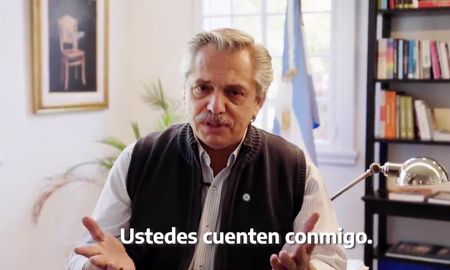 Este 25 de mayo nos encuentra en un momento difícil de nuestra historia. La pandemia nos afecta a todos, pero también nos propone un desafío: dejar atrás los egoísmos y comenzar a construir una Argentina más solidaria, subrayó Fernández. Este 25 de mayo nos encuentra en un momento difícil de nuestra historia. La pandemia nos afecta a todos, pero también nos propone un desafío: dejar atrás los egoísmos y comenzar a construir una Argentina más solidaria, subrayó Fernández.