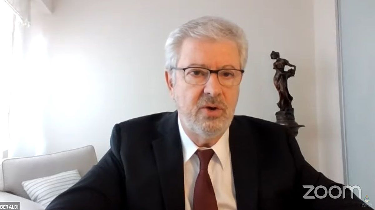 El abogado Beraldi continúa su exposición.