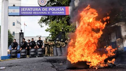 Un discurso con eje en la seguridad para apagar las cenizas de la crisis policial