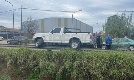 Una mujer se descompensó, perdió el control del volante y se accidentó, en la ciudad de Santa Fe. Una mujer se descompensó, perdió el control del volante y se accidentó, en la ciudad de Santa Fe.