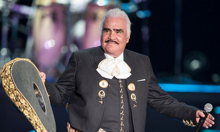 El Instituto Mexicano de Protección a la Propiedad Industrial y las autoridades judiciales le prohibieron a la empresa usar la imagen del cantante. El Instituto Mexicano de Protección a la Propiedad Industrial y las autoridades judiciales le prohibieron a la empresa usar la imagen del cantante.