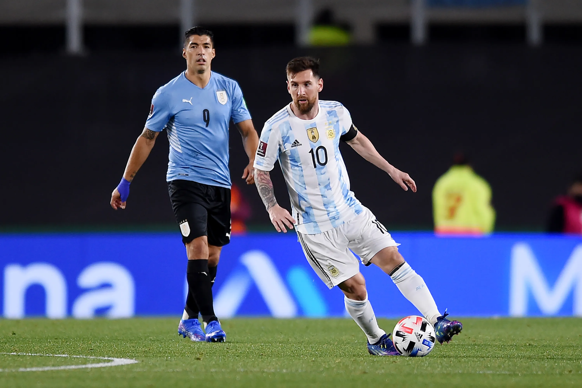 Argentina recibirá a Uruguay en la Bombonera. Argentina recibirá a Uruguay en la Bombonera.