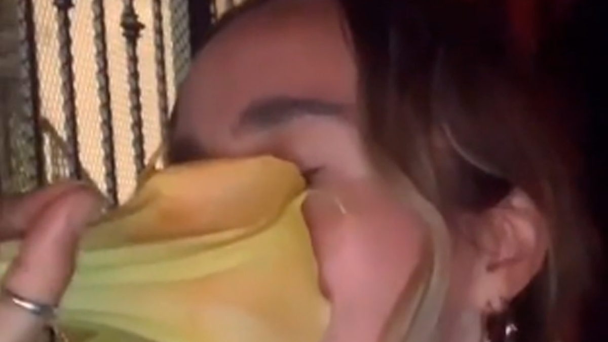 Al día siguiente les informaron que lo que habían olido era una flor de trompeta de ángel. Se trata de una planta que todas sus partes son venenosas