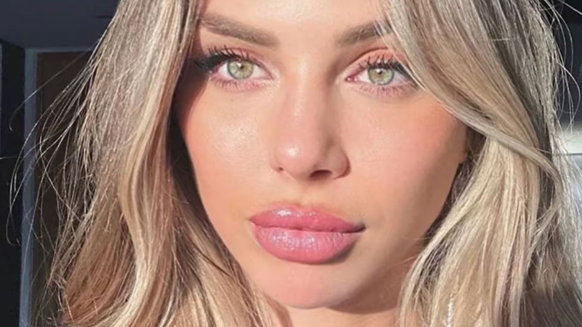 Romina Malaspina arrasa en Instagram con una microbikini ultra cavada en tono ladrillo