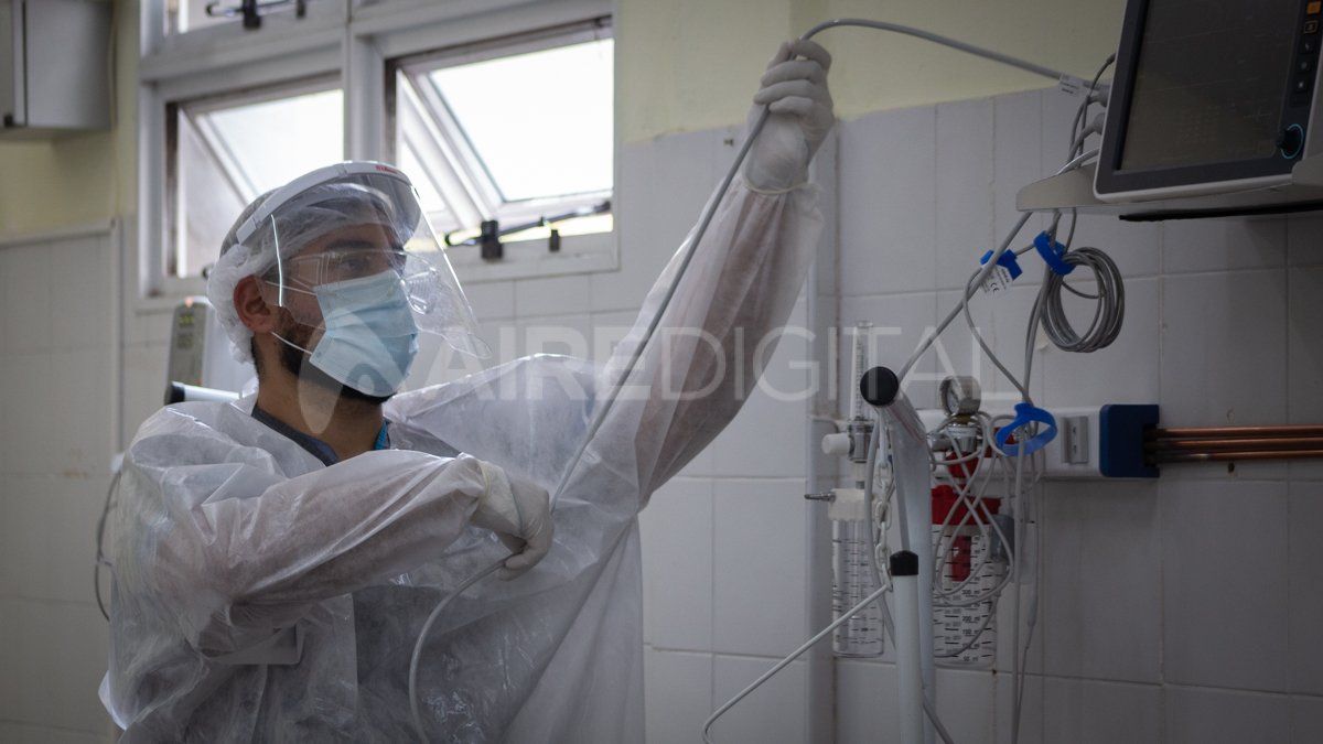 En el hospital Cullen los trabajadores con síntomas de coronavirus son hisopados, tratados y dados de alta desde la misma institución. 