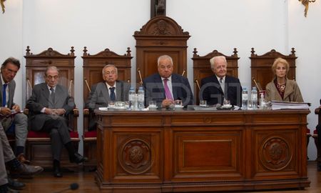 De los seis miembros actuales de la Corte Suprema de Justicia de Santa Fe, dos ya anunciaron que se jubilarán en los próximos meses. De los seis miembros actuales de la Corte Suprema de Justicia de Santa Fe, dos ya anunciaron que se jubilarán en los próximos meses.