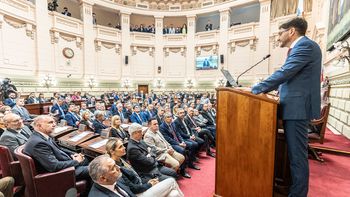 Histórico: Pullaro inaugura las sesiones ordinarias de la Legislatura de Santa fe por primera vez un 15 de febrero.