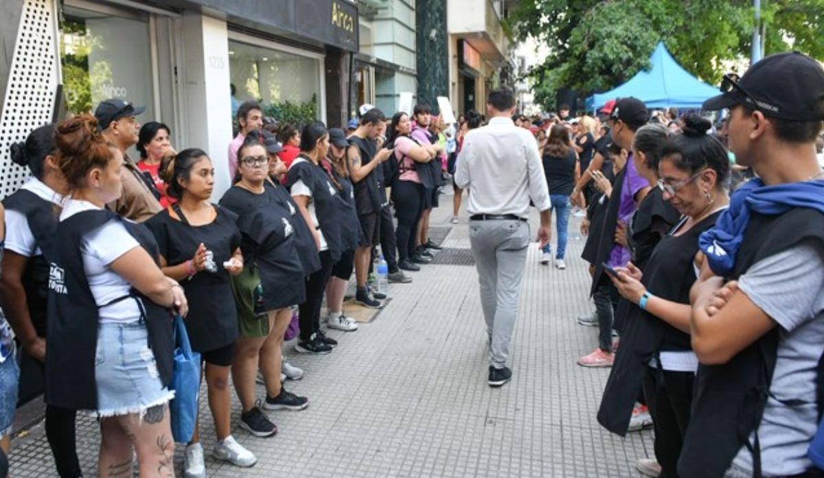Rosario hizo fila del hambre en respuesta al pedido de Sandra Pettovello
