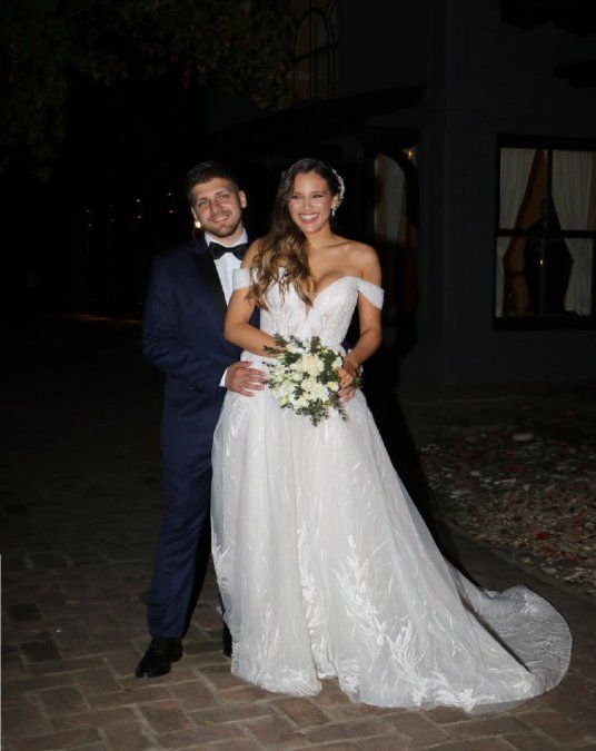 Barbie Vélez y Lucas Rodríguez celebraron su boda: los looks de un día soñado
