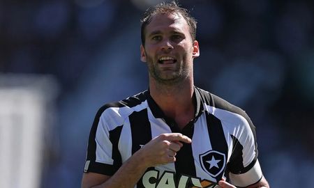 Joel Carli, ex capitán de Botafogo, fue ofrecido a Unión para ser el reemplazante de Jonathan Bottinelli. Joel Carli, ex capitán de Botafogo, fue ofrecido a Unión para ser el reemplazante de Jonathan Bottinelli.