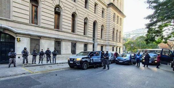 El traslado de los presos se realizó con un fuerte operativo de seguridad.