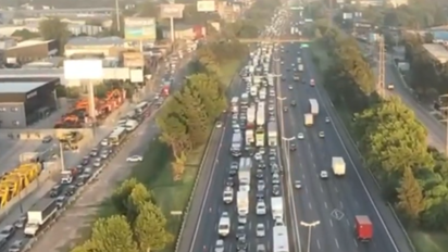 Choque y vuelco de un camión en Panamericana: demoras y tránsito complicado