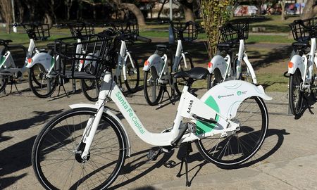 Para aprovechar más el verano, las bicicletas públicas de Santa Fe extienden su horario a partir de enero. Para aprovechar más el verano, las bicicletas públicas de Santa Fe extienden su horario a partir de enero.