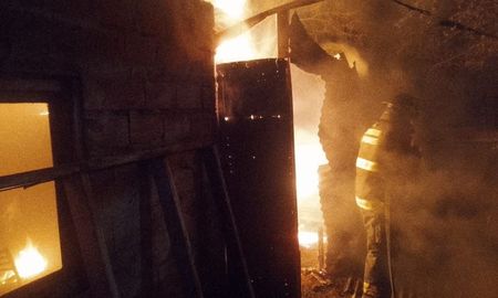 Un incendio destruyó parte de una casa y un auto en Arroyo Leyes. No hubo heridos, pero se investigan las causas del siniestro. Un incendio destruyó parte de una casa y un auto en Arroyo Leyes. No hubo heridos, pero se investigan las causas del siniestro.