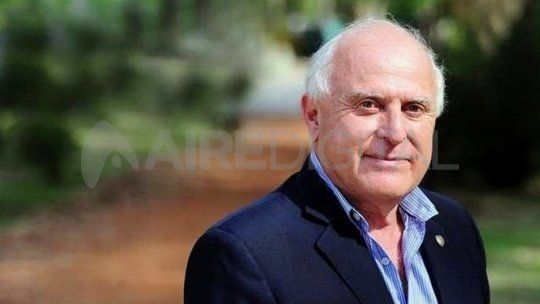 El 19 de abril el ex gobernador fue internado en un sanatorio del centro rosarino, primero en sala general, luego fue trasladado a terapia intensiva. Ante el agravamiento del cuadro, fue puesto en asistencia mecánica respiratoria.