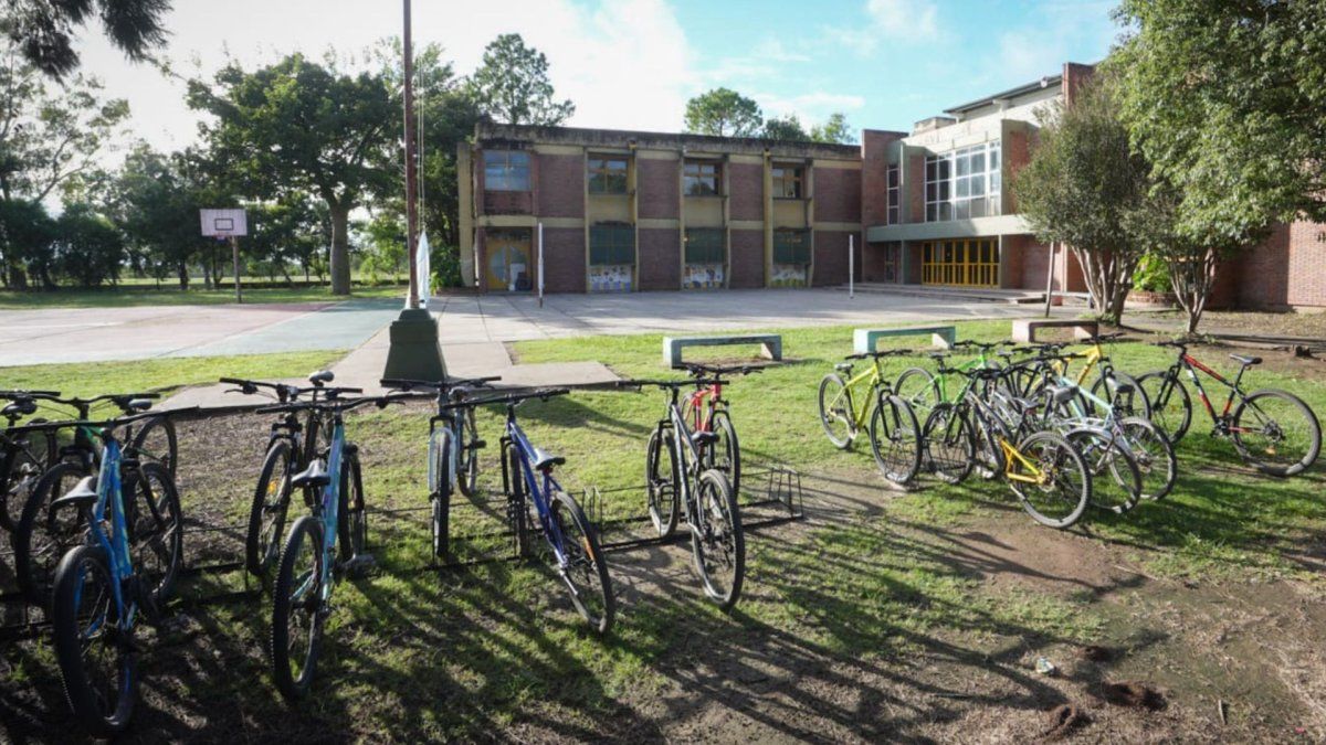 Hace nueve días que nada cambia en la escuela Mariano Moreno de San Cristóbal